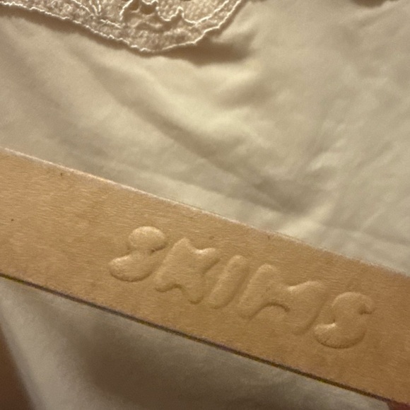 SKIMS Fits Everybody Lace Onesie Size 3X in clay - Picture 7 of 7